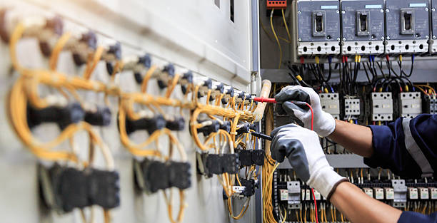 Professional Electrician technician working in Hurstbourne, KY